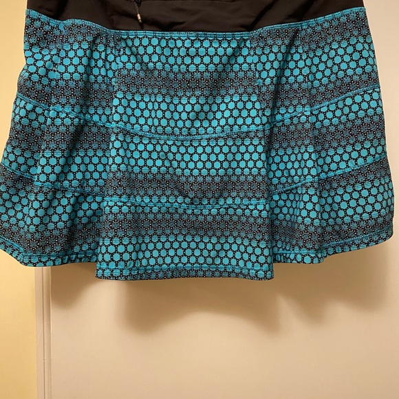 Lululemon Pacesetter Skirt, size 8 tall - Picture 2 of 6